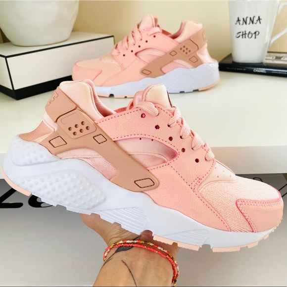 Nike Shoes - NWT Nike huarache run special edition